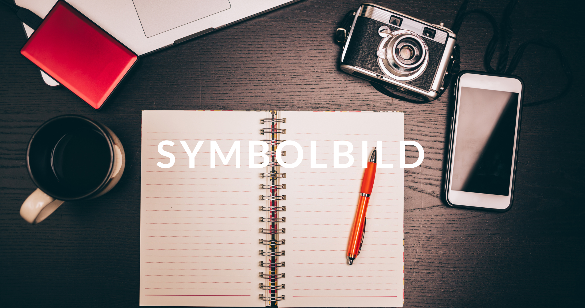Ein Notizbuch mit dem Wort symbolid oben drauf. | Symbolbilder Journalismus Symbolbild
