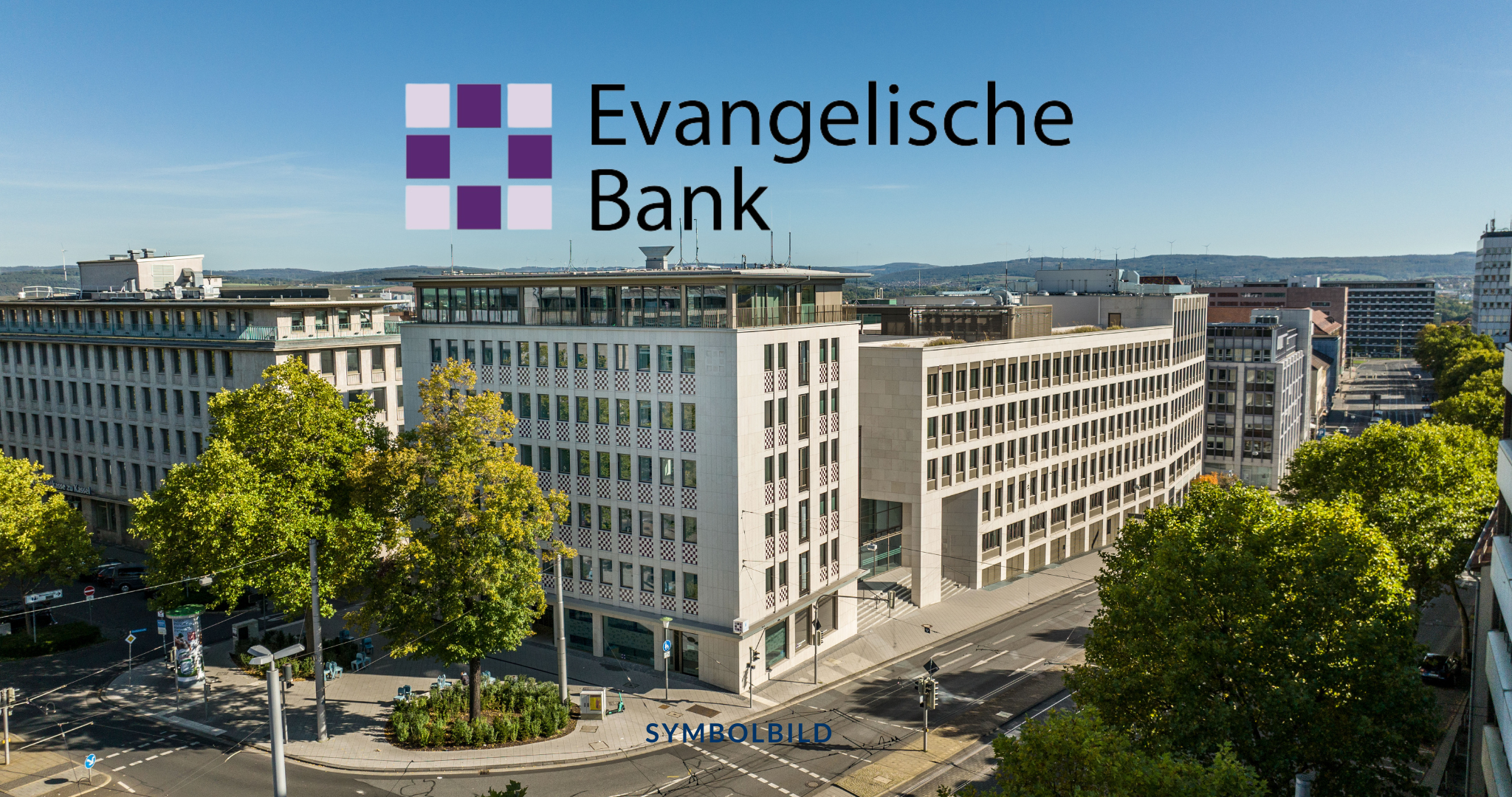 Zu sehen ist ein Foto des Gebäudes der EB in Kassel, darüber ihr Logo. Aufsichtsrat Symbolbild
